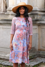 Laden Sie das Bild in den Galerie-Viewer, Wrap Dress Floral Print Mix