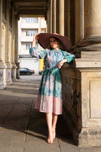 Laden Sie das Bild in den Galerie-Viewer, Kleid geraffter Kragen Mint Leo
