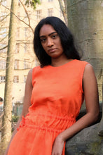 Laden Sie das Bild in den Galerie-Viewer, Red Linen Dress Waisted