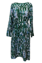 Laden Sie das Bild in den Galerie-Viewer, Kleid mit grafischem Muster in grün