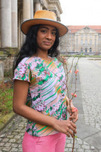 Laden Sie das Bild in den Galerie-Viewer, Blumenmuster Top  CLARA KAESDORF