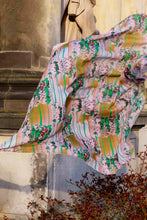 Laden Sie das Bild in den Galerie-Viewer, Scarf Flowers Mustard Pink