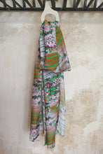 Laden Sie das Bild in den Galerie-Viewer, Scarf Flowers Mustard Pink