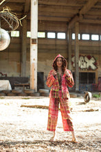 Laden Sie das Bild in den Galerie-Viewer, Wendejacke beige rosa gemustert
