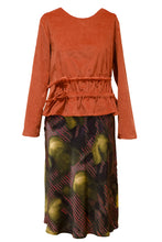 Laden Sie das Bild in den Galerie-Viewer, Rote Cordbluse geraffte Taille