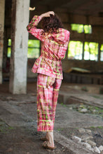 Laden Sie das Bild in den Galerie-Viewer, Wendejacke beige rosa gemustert