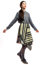 Laden Sie das Bild in den Galerie-Viewer, Asymmetric Skirt Printed