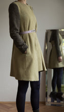Laden Sie das Bild in den Galerie-Viewer, Light green wool coat