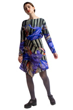 Laden Sie das Bild in den Galerie-Viewer, Adjustable Skirt Print Dark