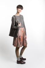 Laden Sie das Bild in den Galerie-Viewer, Pleated Skirt Feather Print