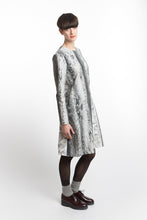 Laden Sie das Bild in den Galerie-Viewer, Dress Ice-Crystal Print