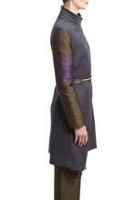Laden Sie das Bild in den Galerie-Viewer, Wool Coat in Grey with Green and Purple Sleeves