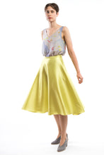 Laden Sie das Bild in den Galerie-Viewer, Flared Skirt Yellow