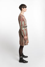 Laden Sie das Bild in den Galerie-Viewer, Dress with Leaf Print