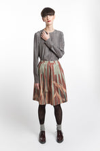Laden Sie das Bild in den Galerie-Viewer, Pleated skirt with leave print
