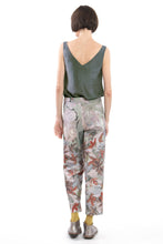 Laden Sie das Bild in den Galerie-Viewer, V-Neck Shirt Grey Shimmering
