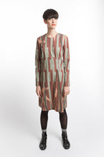 Laden Sie das Bild in den Galerie-Viewer, Dress with Leaf Print