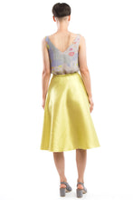 Laden Sie das Bild in den Galerie-Viewer, V-neck Print Grey