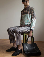 Laden Sie das Bild in den Galerie-Viewer, Sweatshirt with flower print