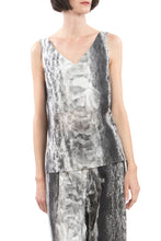 Laden Sie das Bild in den Galerie-Viewer, V-neck Ice-Crystal Print