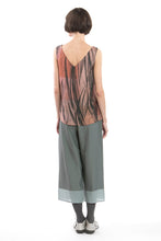 Laden Sie das Bild in den Galerie-Viewer, Top V-neck Top Feather Print Size XS