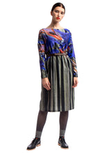Laden Sie das Bild in den Galerie-Viewer, Loose Dress Dark Print