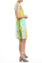 Laden Sie das Bild in den Galerie-Viewer, V-neck Dress Yellow