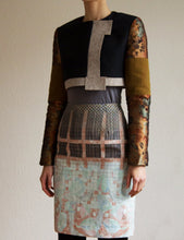 Laden Sie das Bild in den Galerie-Viewer, Pencil skirt in white print