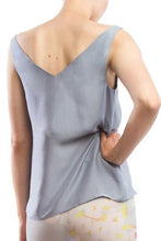 Laden Sie das Bild in den Galerie-Viewer, V-neck Top Light-Blue