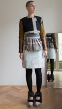 Laden Sie das Bild in den Galerie-Viewer, Pencil skirt in white print