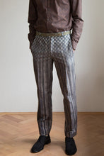 Laden Sie das Bild in den Galerie-Viewer, Pants with grey print