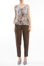 Laden Sie das Bild in den Galerie-Viewer, V-neck Top Flowers Red