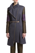 Laden Sie das Bild in den Galerie-Viewer, Wool Coat in Grey with Green and Purple Sleeves