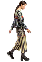 Laden Sie das Bild in den Galerie-Viewer, Longsleeve Shirt Printed Beige