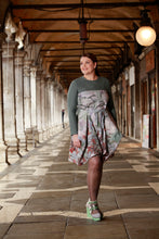 Laden Sie das Bild in den Galerie-Viewer, Changeable Dress Green-Red
