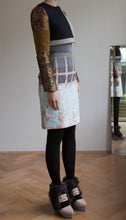 Laden Sie das Bild in den Galerie-Viewer, Pencil skirt in white print