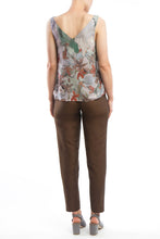 Laden Sie das Bild in den Galerie-Viewer, V-neck Top Flowers Red