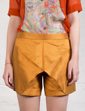 Laden Sie das Bild in den Galerie-Viewer, Drapage shorts