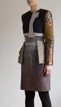 Laden Sie das Bild in den Galerie-Viewer, Pencil skirt in grey/brown