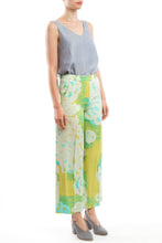Laden Sie das Bild in den Galerie-Viewer, V-neck Top Light-Blue