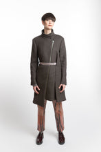 Laden Sie das Bild in den Galerie-Viewer, Pants Feather Print