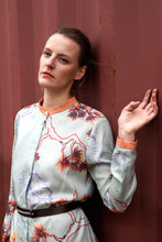 Laden Sie das Bild in den Galerie-Viewer, Floral Shirt Dress in Mint Orange