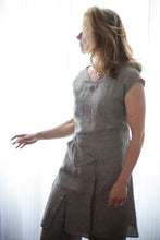 Laden Sie das Bild in den Galerie-Viewer, Striped Linen Dress