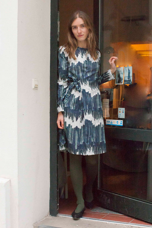 Biobaumwollkleid aus Berlin mit Muster von Clara Kaesdorf