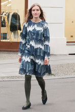 Laden Sie das Bild in den Galerie-Viewer, Waisted Dress printed dark by Clara Kaesdorf