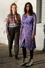 Laden Sie das Bild in den Galerie-Viewer, Purple herringbone dress organic cotton CLARA KAESDORF
