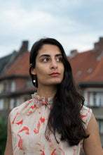 Laden Sie das Bild in den Galerie-Viewer, ruffled collar red Print CLARA KAESDORF