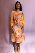 Laden Sie das Bild in den Galerie-Viewer, Dress Linen Orange Silk Sleeves