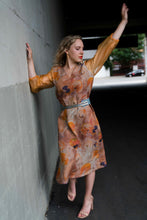 Laden Sie das Bild in den Galerie-Viewer, Midi SOmmerkleid aus Leinen  CLARA KAESDORF