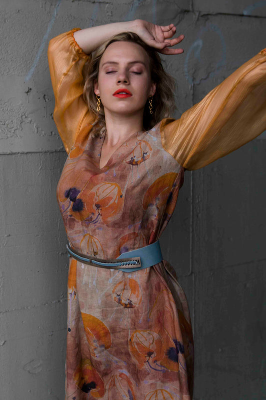 leinenkleid orange mit Seidenärmel gepufft CLARA KAESDORF